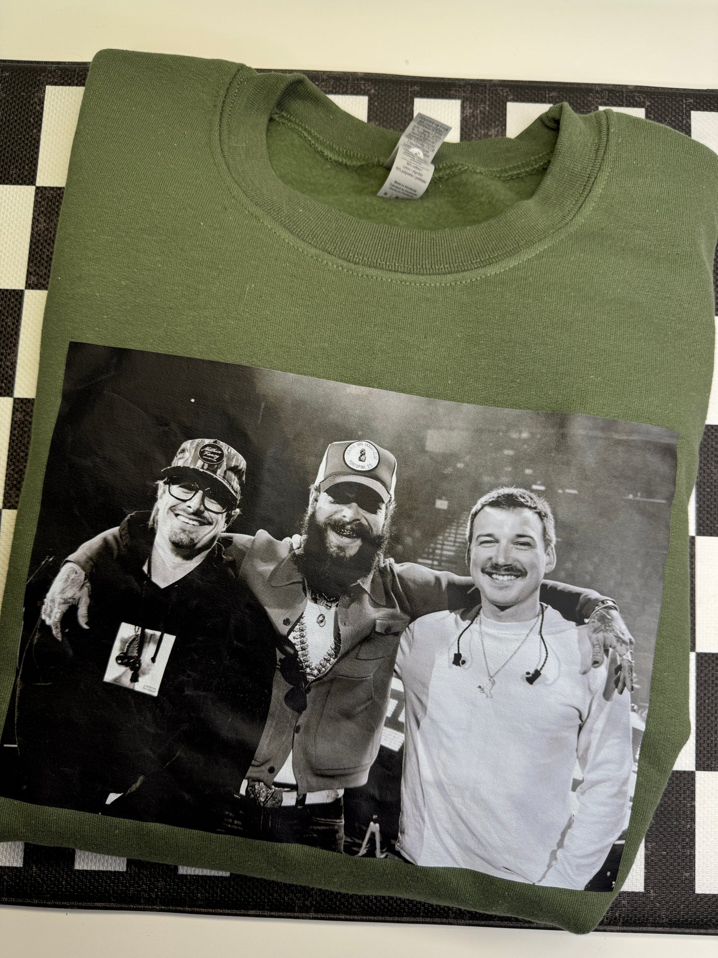 MEDIUM. CREWNECK.